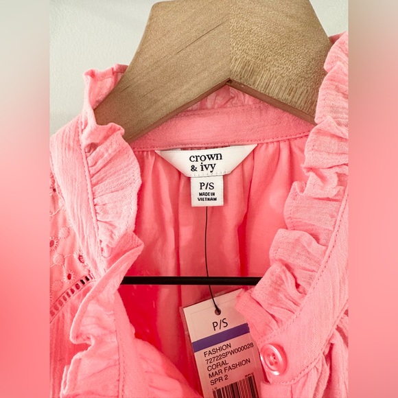 NWT Crown & Ivy Eyelet Trim Blouse Size Small - Picture 5 of 6